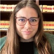 Doy clases de matemáticas, economía e inglés. Tengo experiencia de algunos años dando clases. Soy economista y jurista (US)